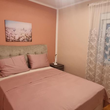Senkini Dvori Daire Sutomiscica Dış mekan fotoğraf